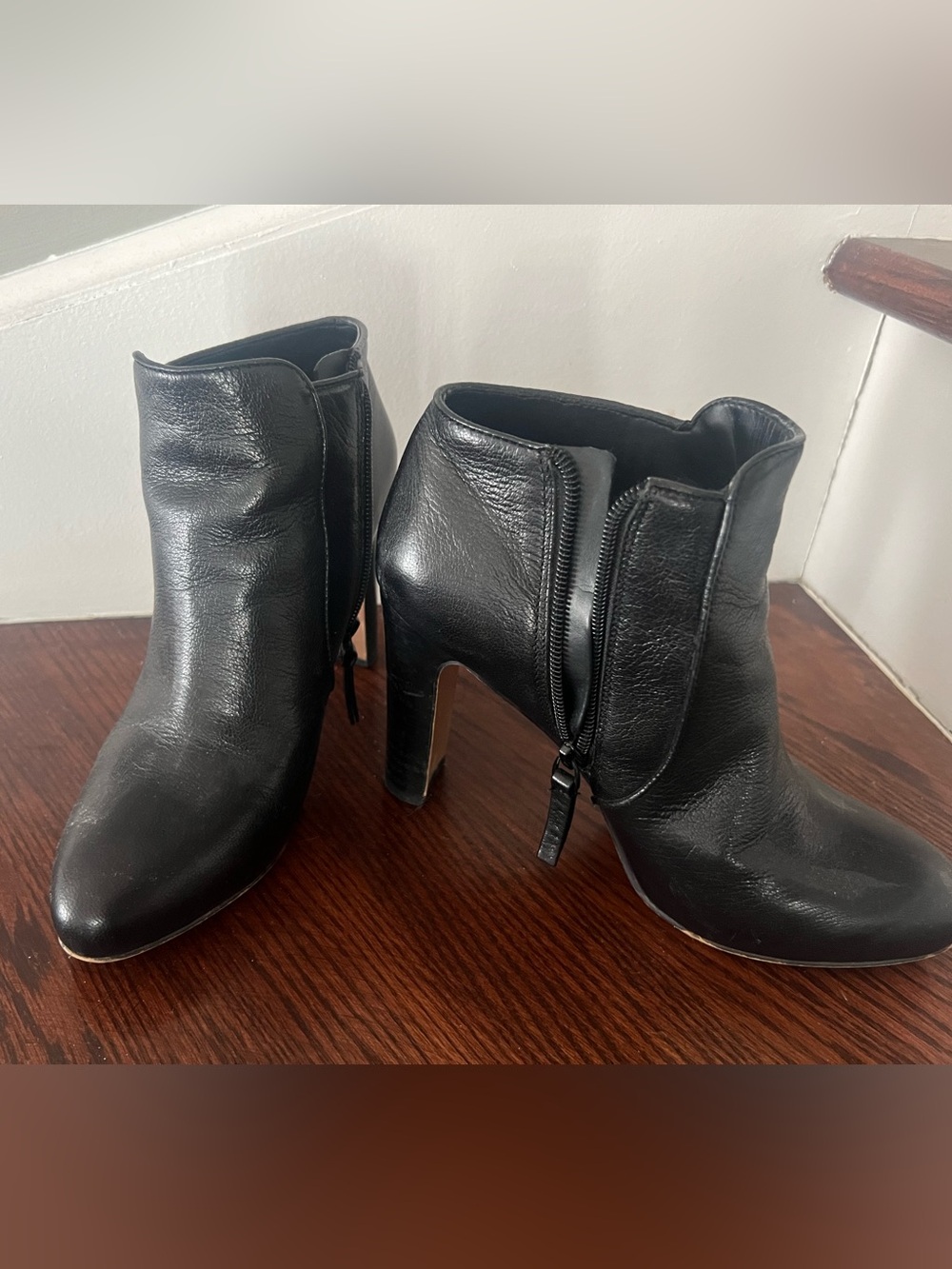 Black Leather Women's Ankle Booties with Side Zip, slim block heel, size 7